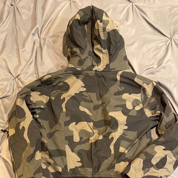 Hollister Camouflage All Weather  Jacket with Stretch with Faux Fur Hood. Size M - Picture 8 of 8